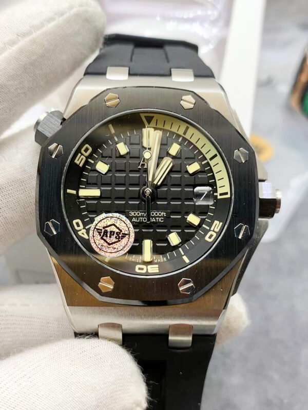 爱彼-皇家橡树15720CN黑黄新款，APS厂出品，超级复刻腕表（发货实拍）